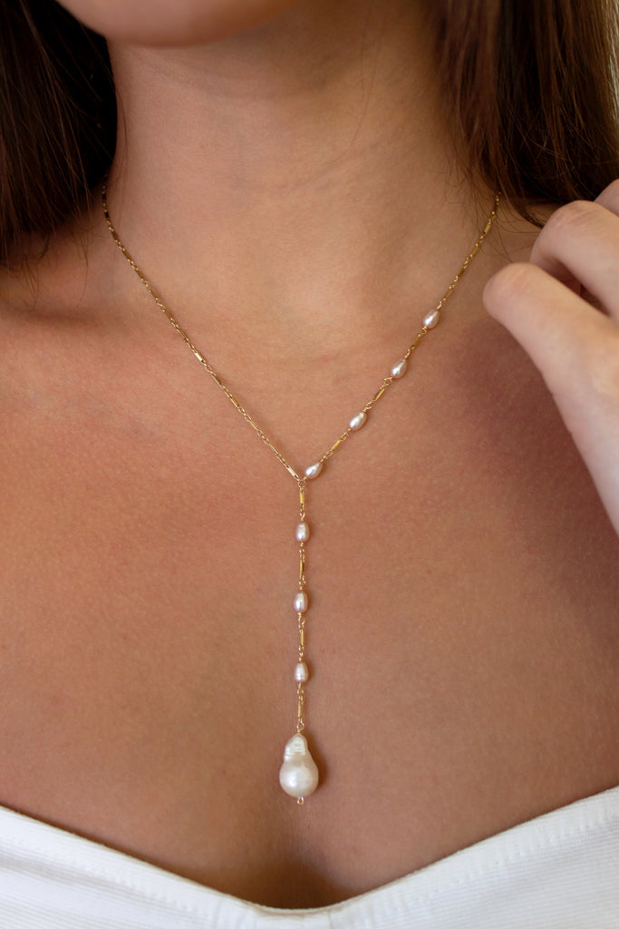 Asymmetrical Pearl and Chain Drop Necklace