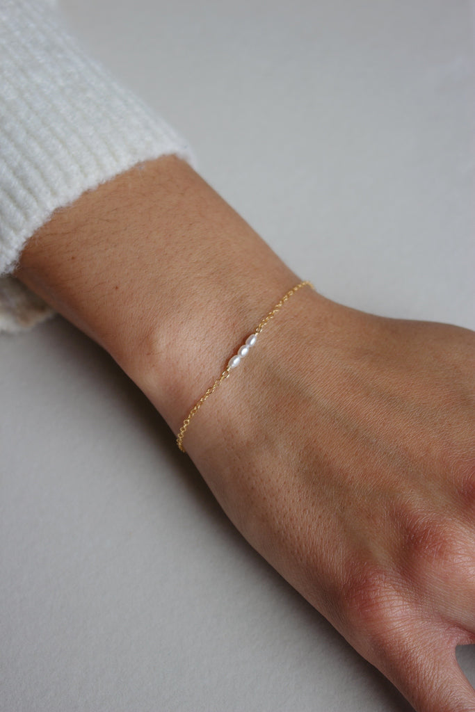 Minimal Pearl Bar Bracelet