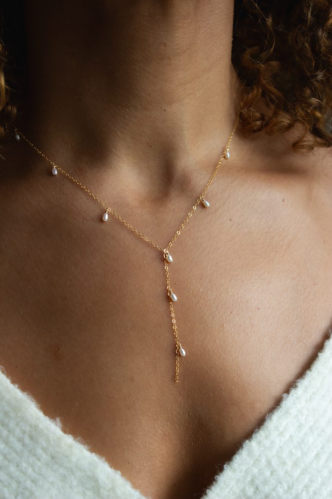 Minimal Pearl Droplets Y Necklace