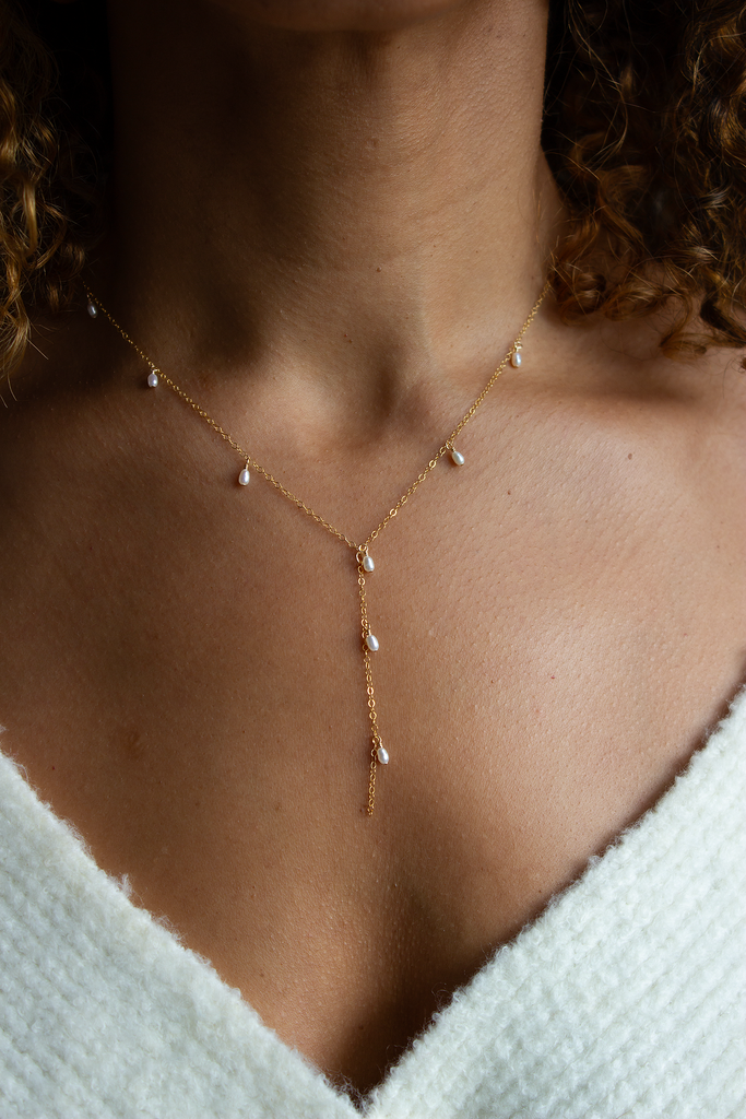 Minimal Pearl Droplets Y Necklace