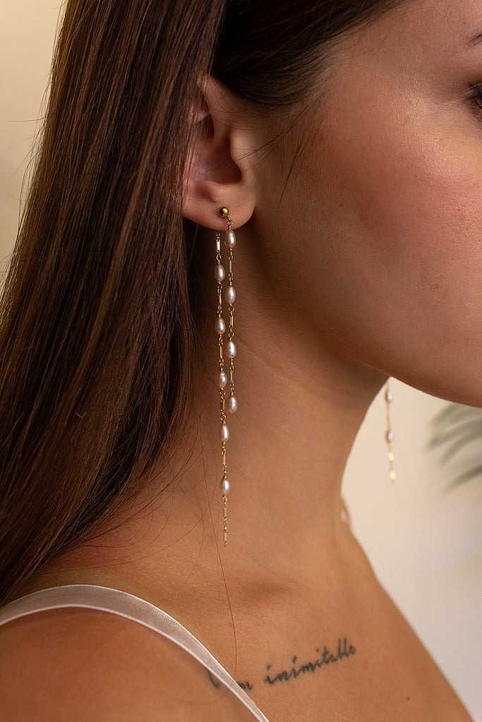 Dripping Freshwater Pearl 360 Earrings - white